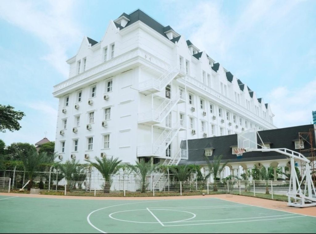 10 Rekomendasi Boarding School Jakarta Selatan & Kontaknya International Islamic Secondary School (IISS)